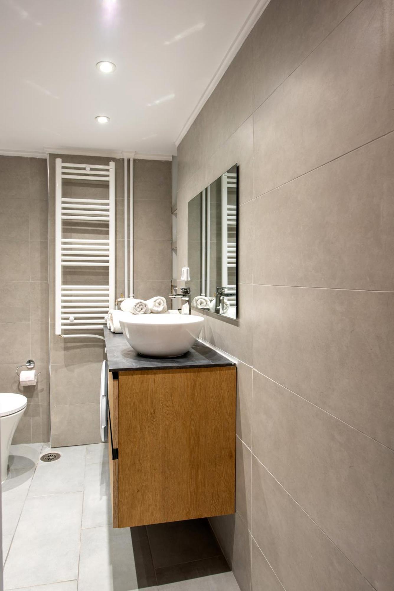 Spacious And Modern One Bedroom Apartment Atena Exterior foto